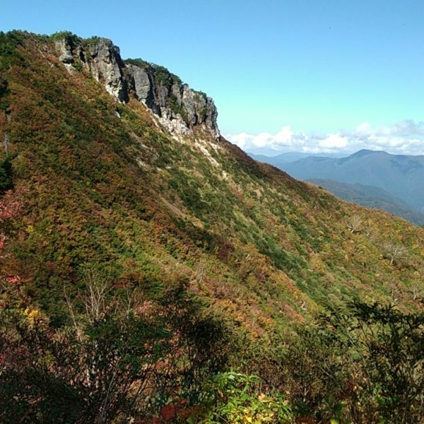三方岩岳と野谷荘司山